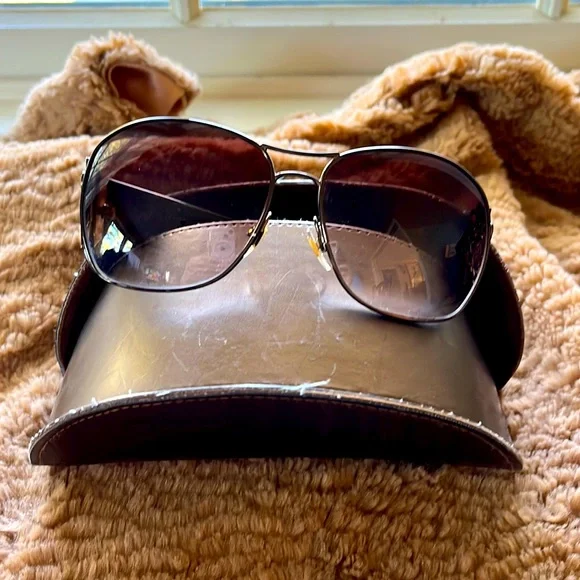 Gucci | Accessories | Gorgeous Gucci Sunglass Splendid  display picture 2